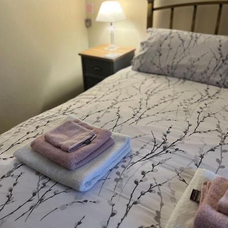 3 Bedroom Apartment, Ballymena, The Wee Stop Gap Екстериор снимка