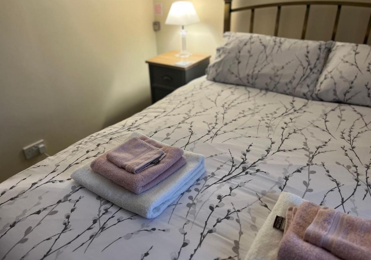 3 Bedroom Apartment, Ballymena, The Wee Stop Gap Екстериор снимка