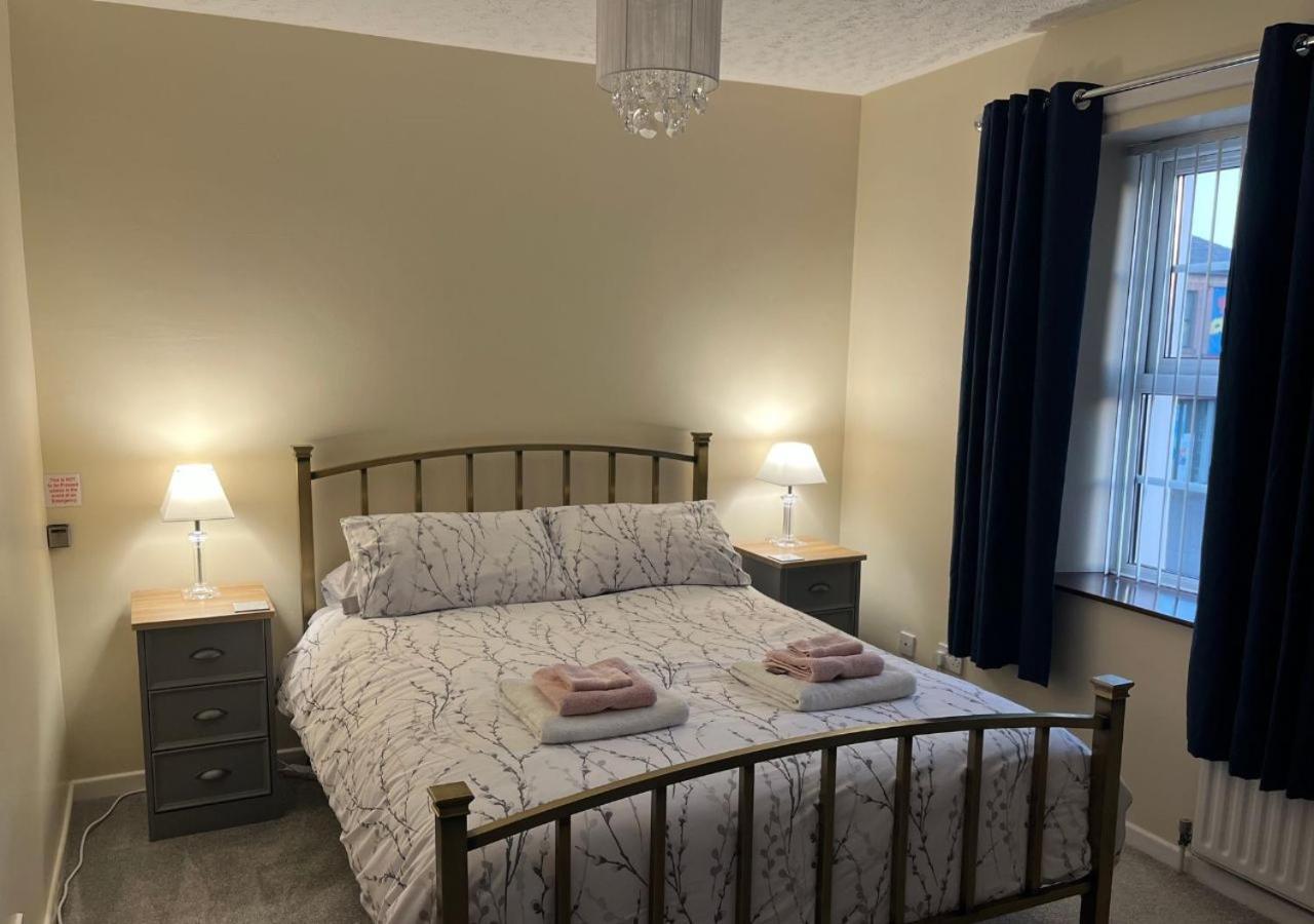 3 Bedroom Apartment, Ballymena, The Wee Stop Gap Екстериор снимка