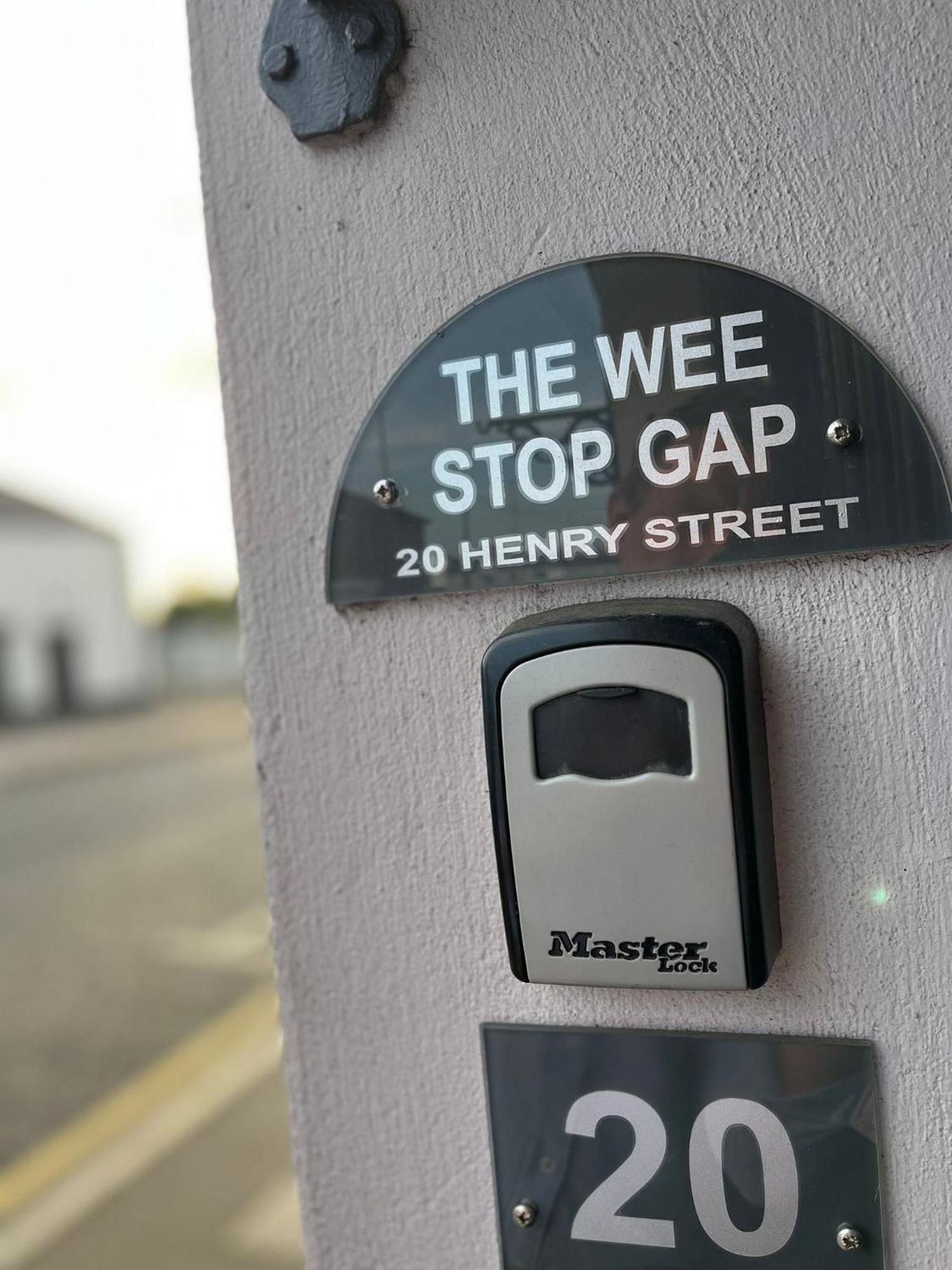 3 Bedroom Apartment, Ballymena, The Wee Stop Gap Екстериор снимка